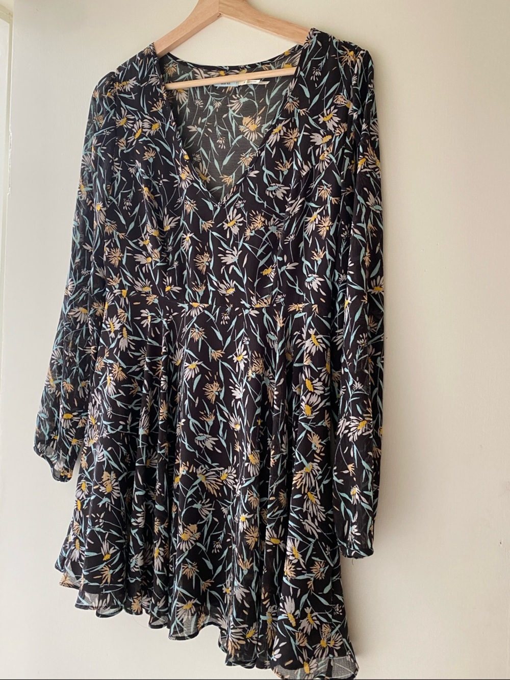 Kimchi Blue Floral V-Neck Long Sleeve Mini Dress